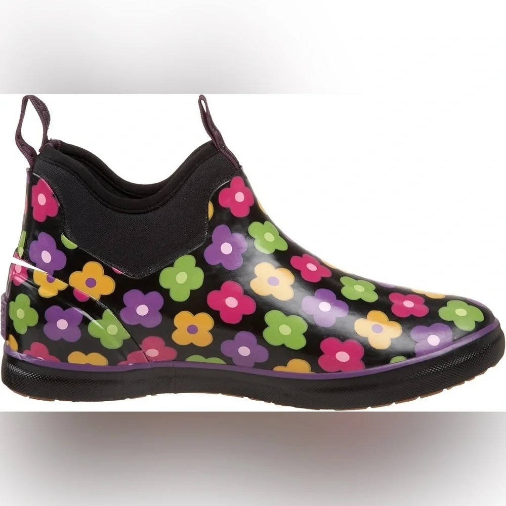 Bogs Mattie Posie rain booties Size 6 Black with multicolor floral print Size 6